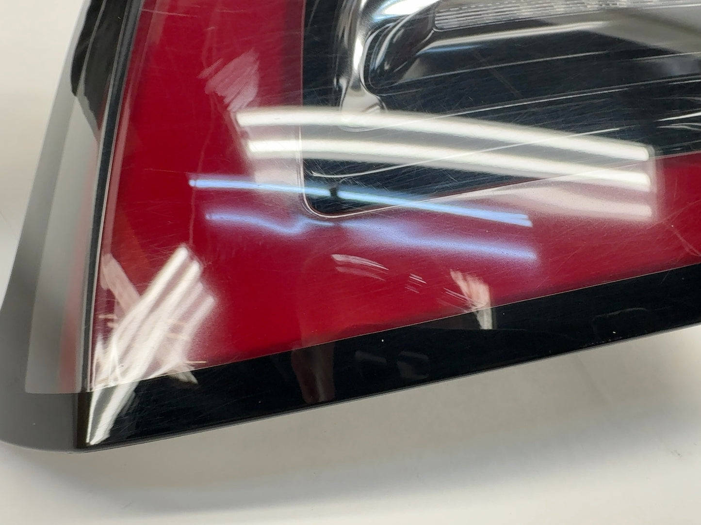 2018-2020 Tesla Model 3 Tail Lamp Rear Bodyside Left 1077397-00-F