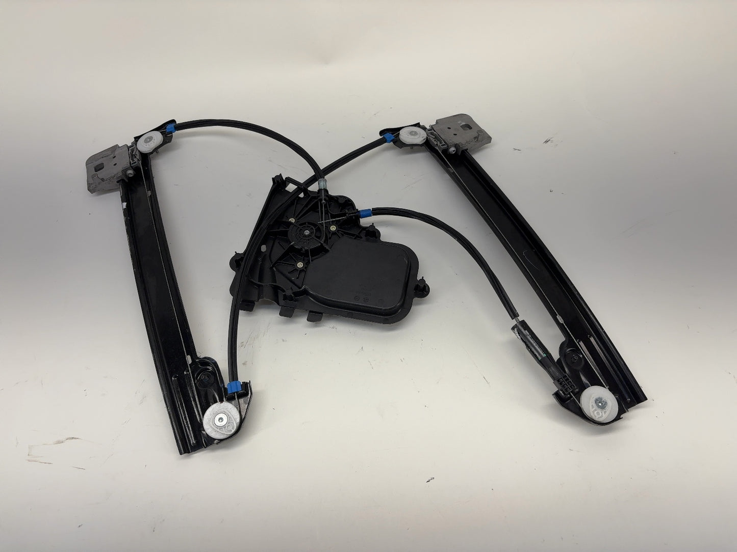 2017-2018 Tesla Model 3 Front Right Door Window Regulator 1096621-00-F