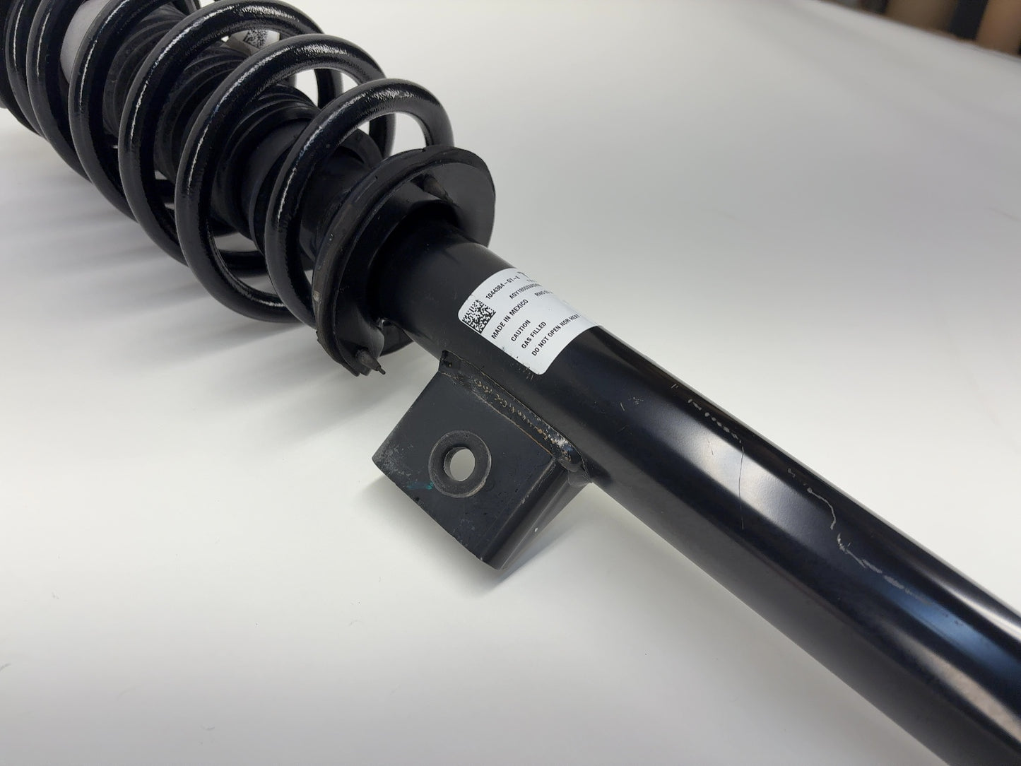 2018 Tesla Model 3 Front Left Strut Absorber 1044364-01-E