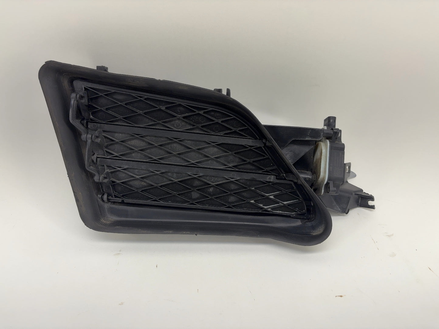 2019 Tesla Model S Left Active Louvre 1057851-00-J