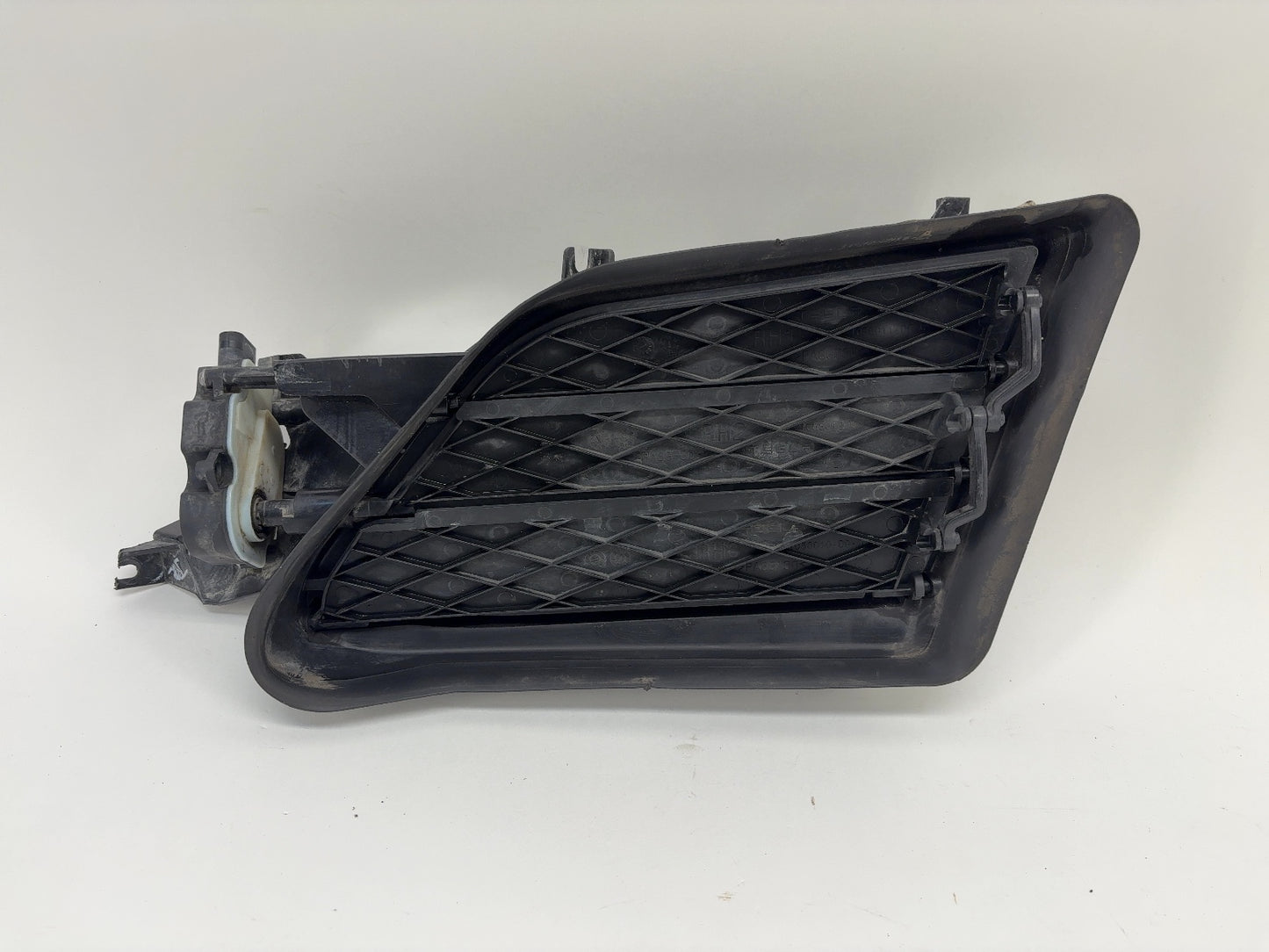 2019 Tesla Model S Right Active Louvre 1058007-00-J
