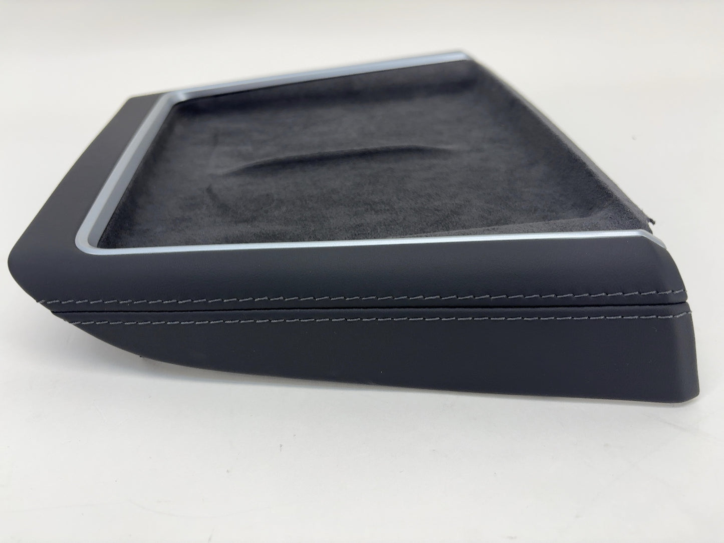 2025-2026 Tesla Model Y Juniper Wireless Charging Module And Pad 1761810-00-D