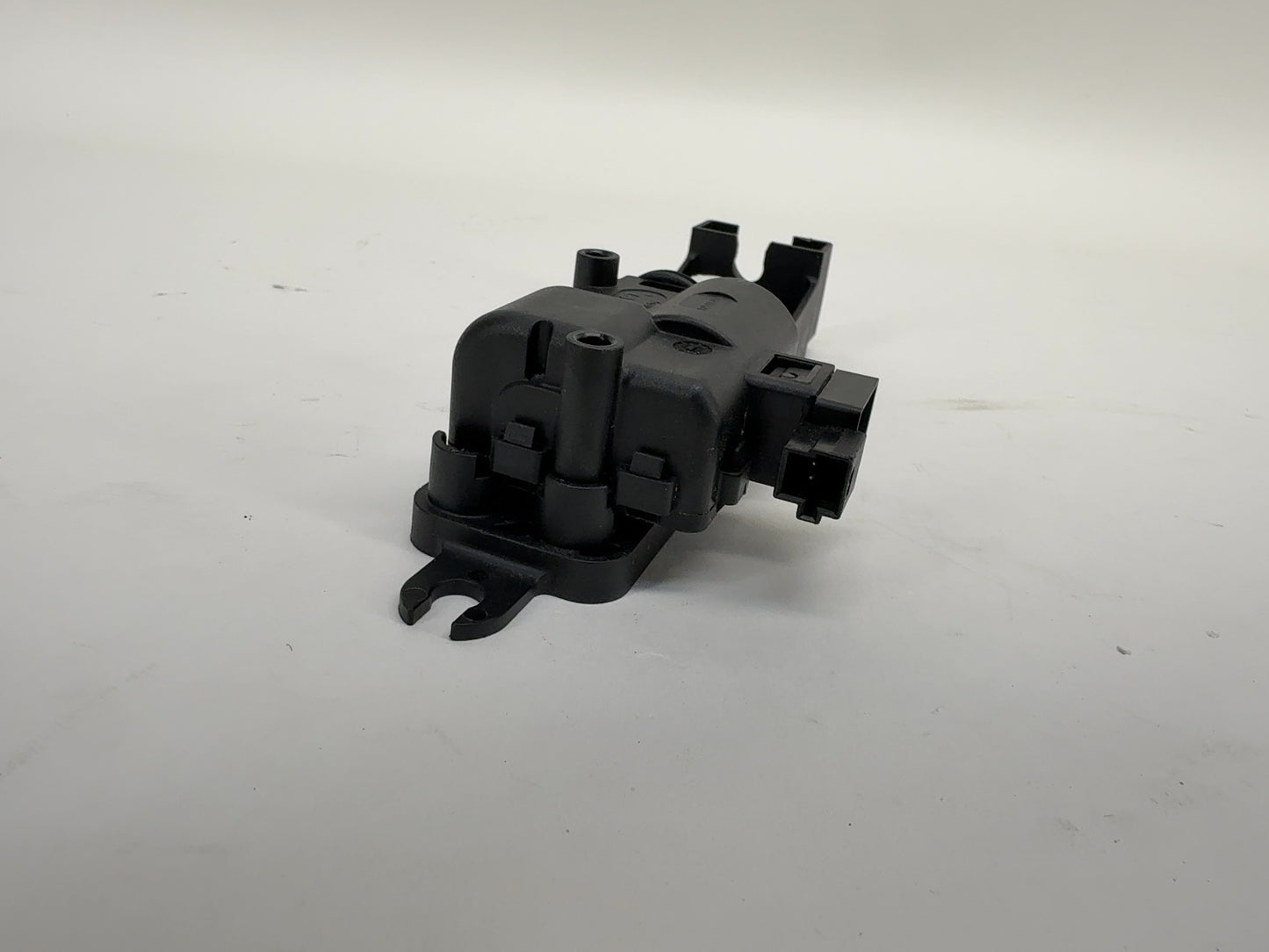 2020 Tesla Model X Front Right Door E Release Actuator 1115333-00-B