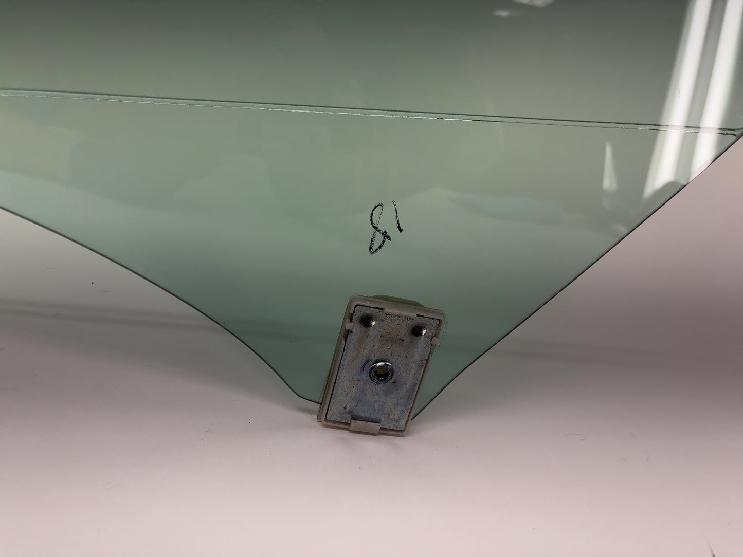 2024-2025 Tesla Model 3 Highland Front Left Door Glass Laminated 1768719-00-D