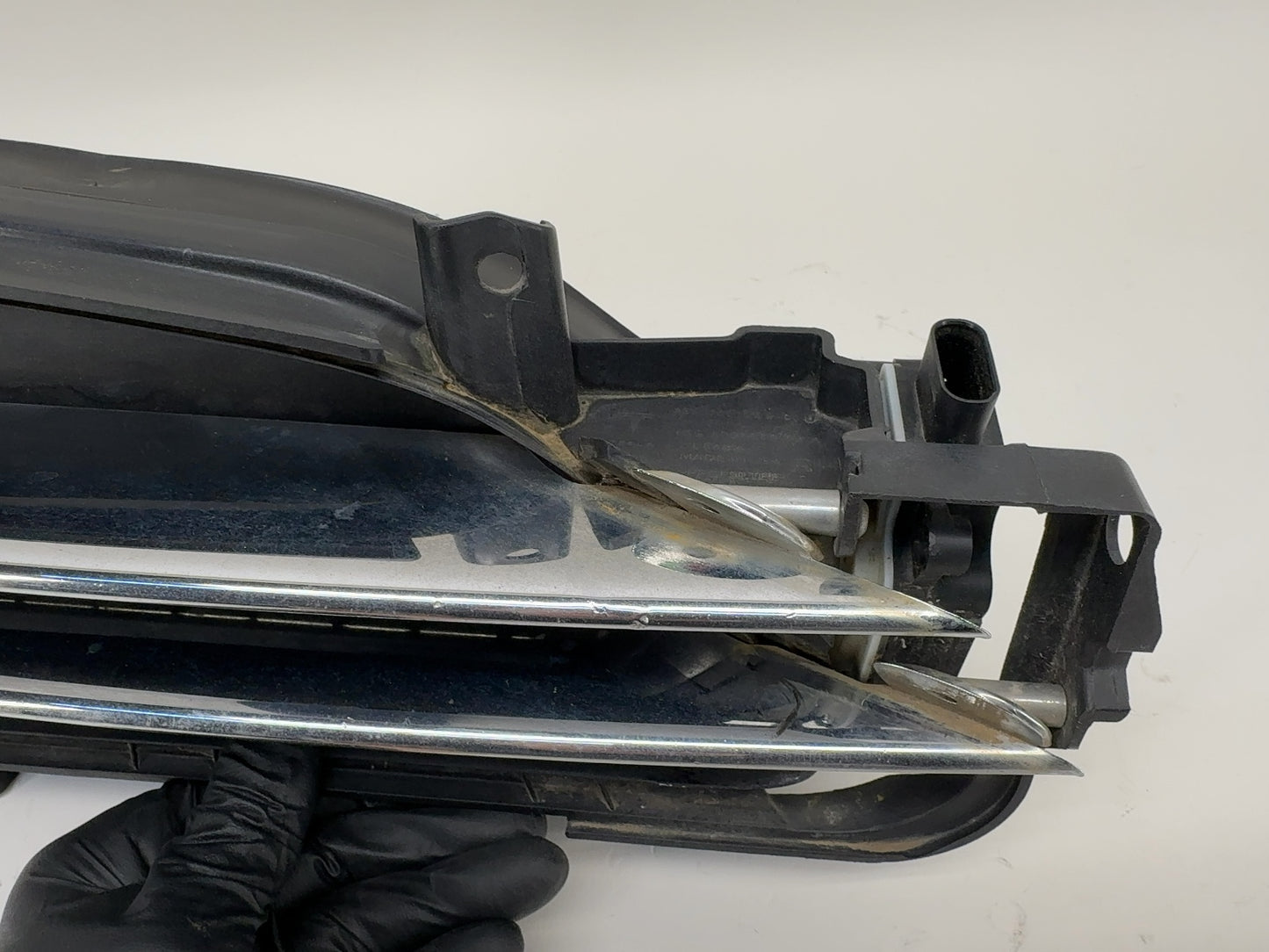 2013 Tesla Model S Active Louvre Right Assembly 1007269-00-D