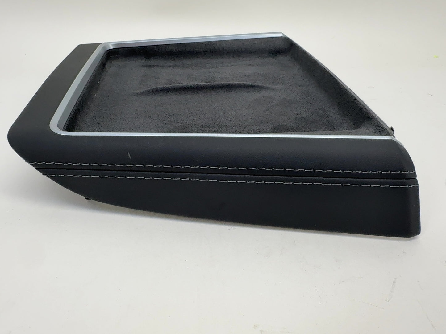 2025-2026 Tesla Model Y Juniper Wireless Charging Module With Pad 1761810-00-C