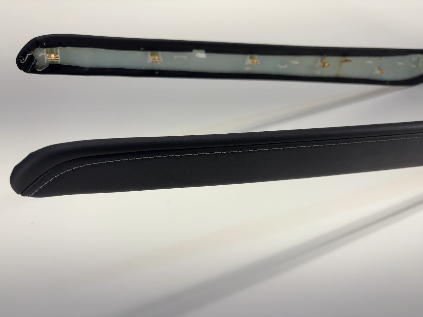 2022-2025 Tesla Model Y Center Console 2.0 Trim Charging Pad With Module 1755541-00-B