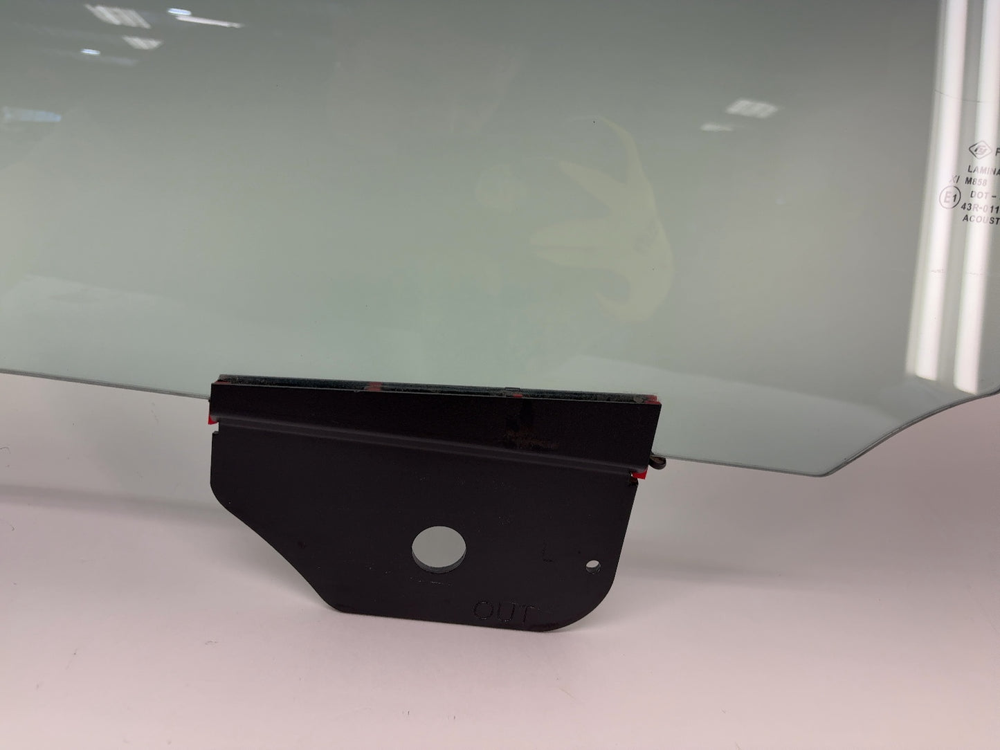2022-2023 Tesla Model Y Front Left Door Glass Laminated 1582616-00-B