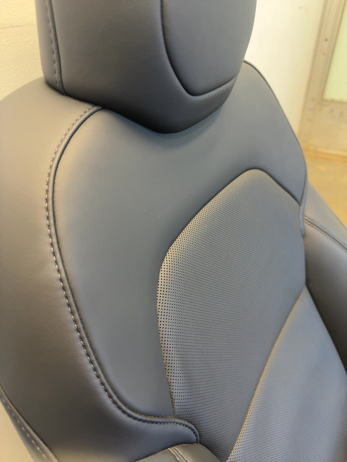 2025 Tesla Model 3 Highland Front Left Seat Assembly 7754322-01-C