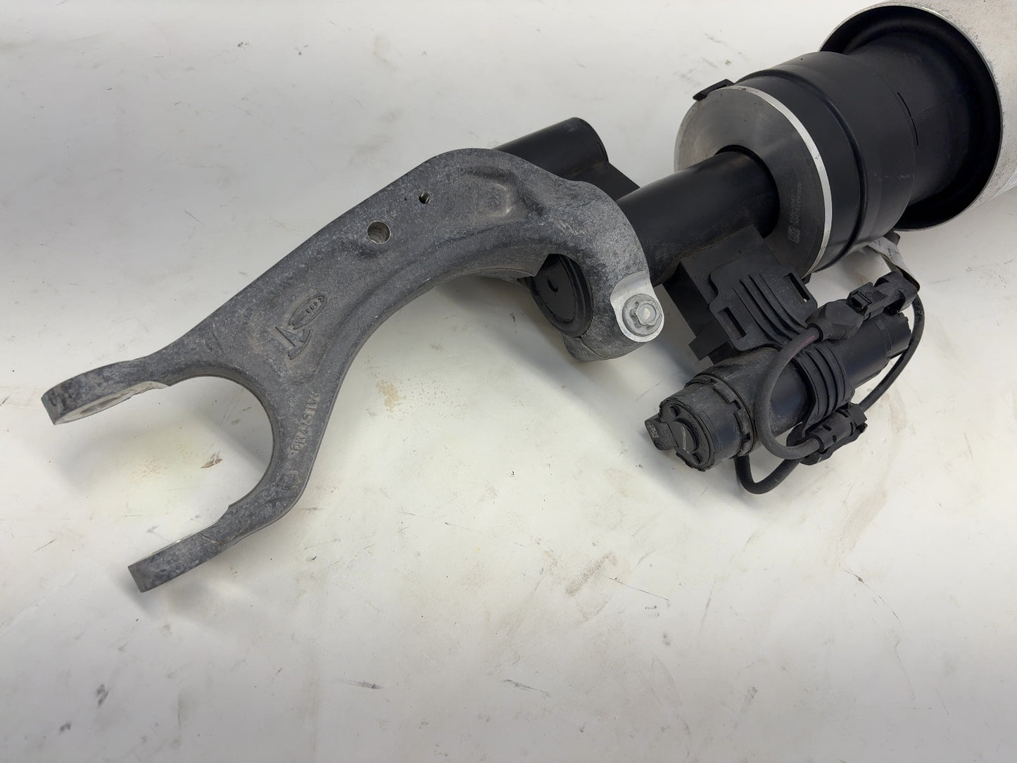 2020 Tesla Model X Front Air Spring Module Right 1027066-00-C