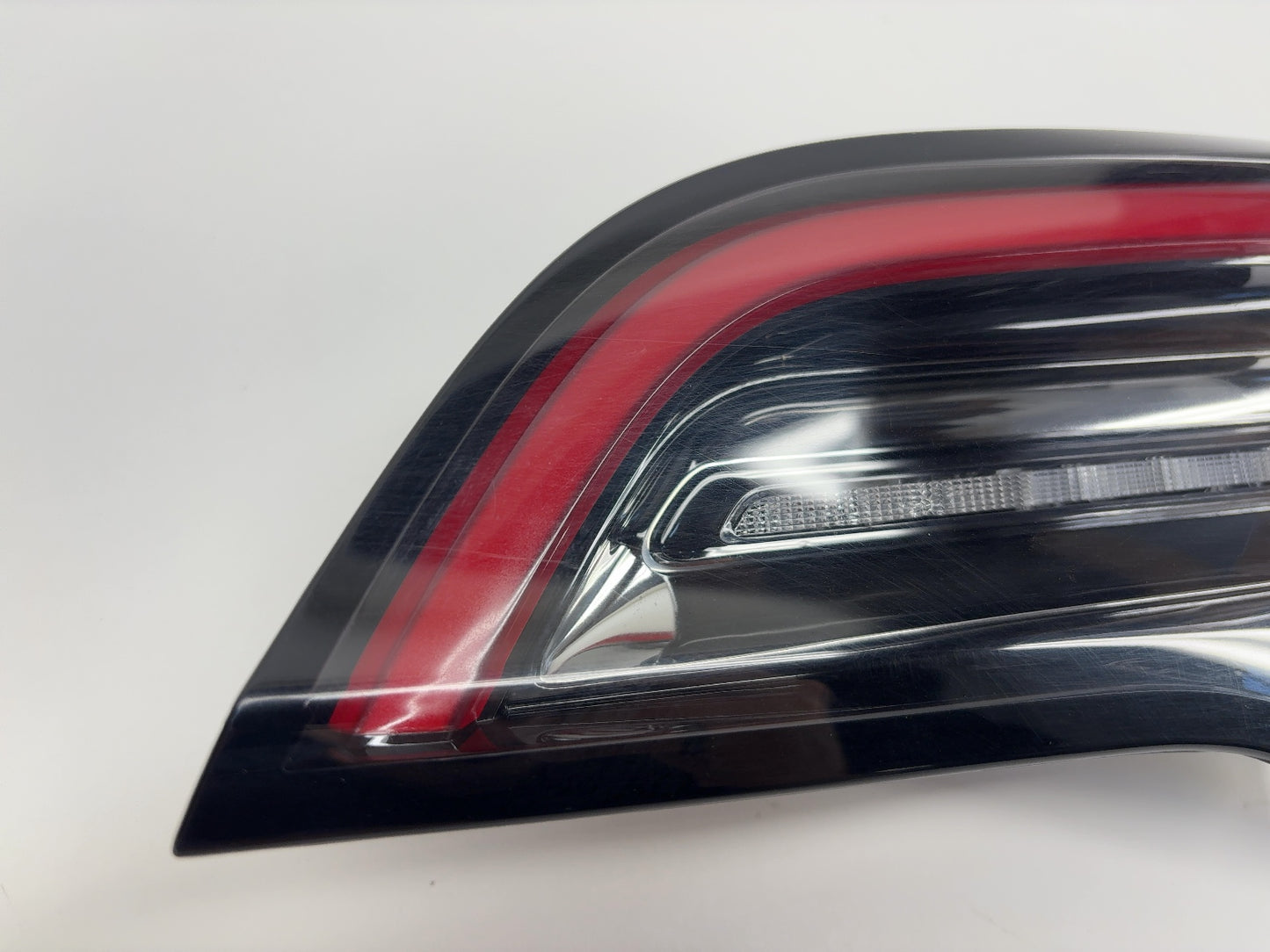 2023 Tesla Model Y Right Tail Lamp Trunk Mounted Global 1502089-00-B