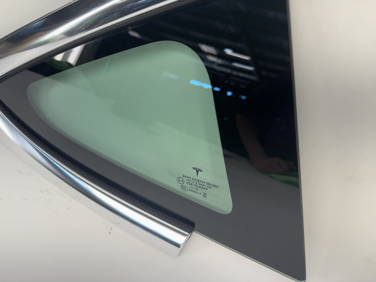 2020 Tesla Model 3 Rear Quarter Glass Right Chrome 1098758-00-G