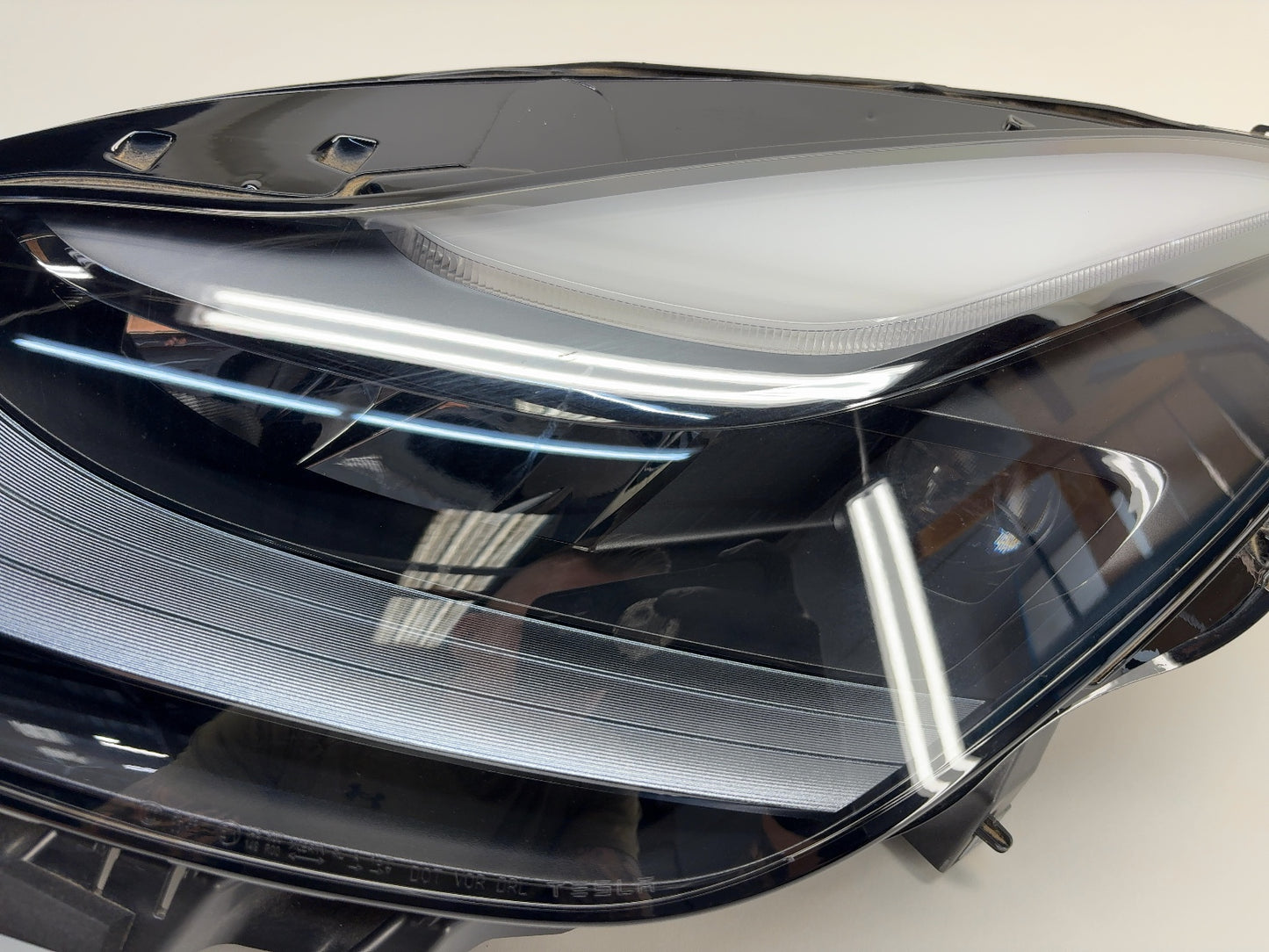 2024 Tesla Model Y Left Headlamp 1514952-00-E