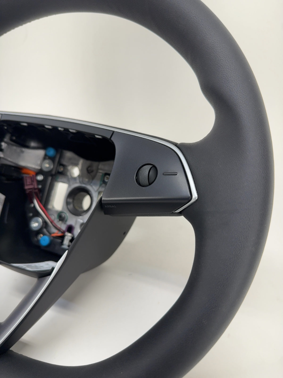 2025 Tesla Model 3 Highland Steering Wheel Pur Leather 1735339-00-G