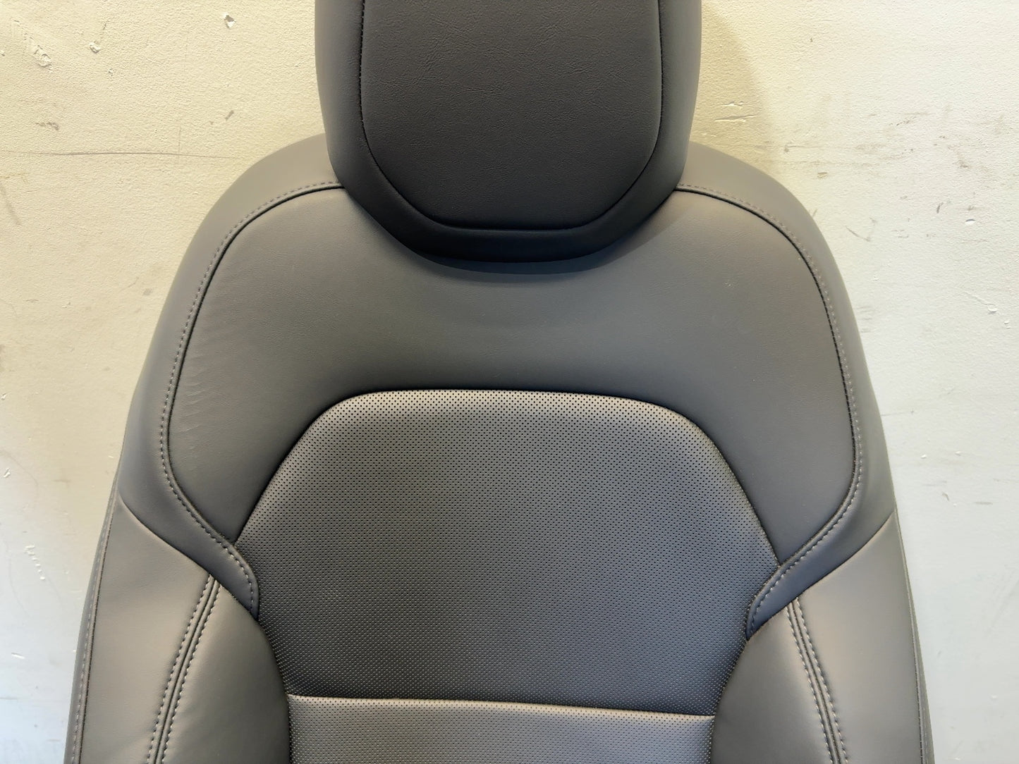 2026 Tesla Model Y Juniper Front Right Seat Assembly 2700041-F1-A