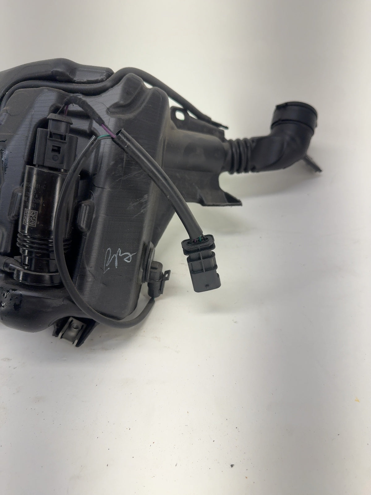 2018 Tesla Model 3 Windshield Washer Tank 1096062-00-E