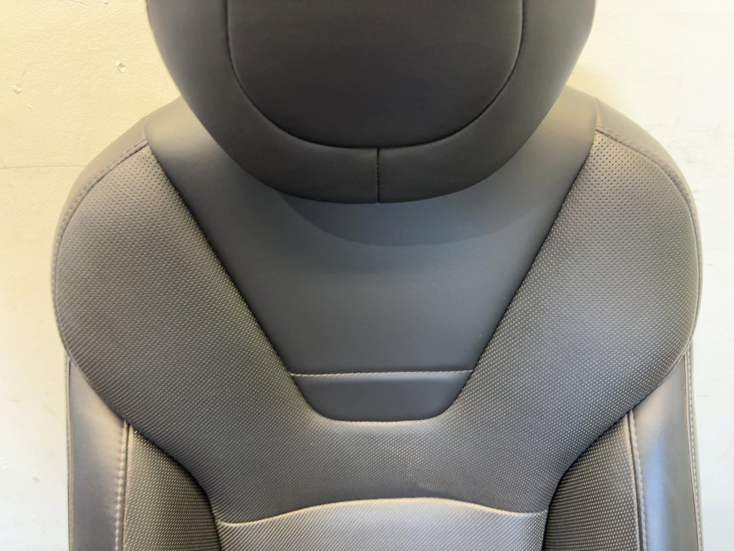 2016 Tesla Model S Front Right Seat Assembly 1105949-02-B