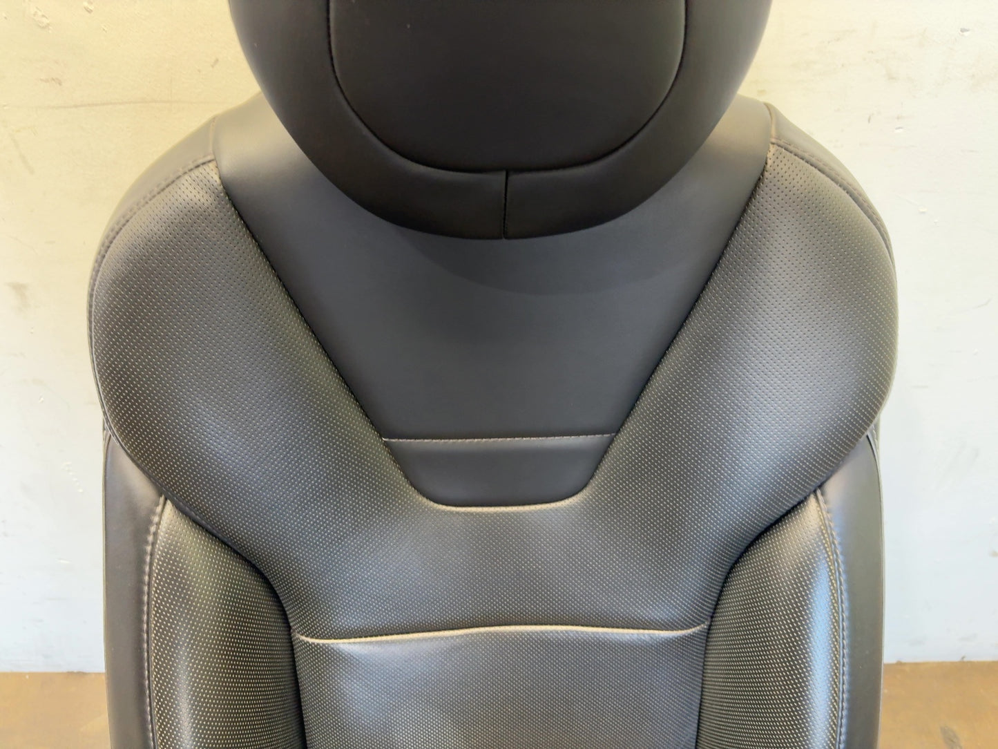 2018 Tesla Model X Front Left Seat Assembly 9876527-05-A
