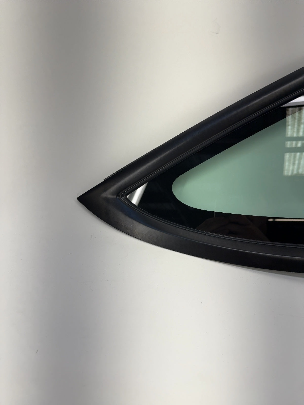 2025-2026 Tesla Model 3 Highland Right Quarter Glass 1915484-20-C