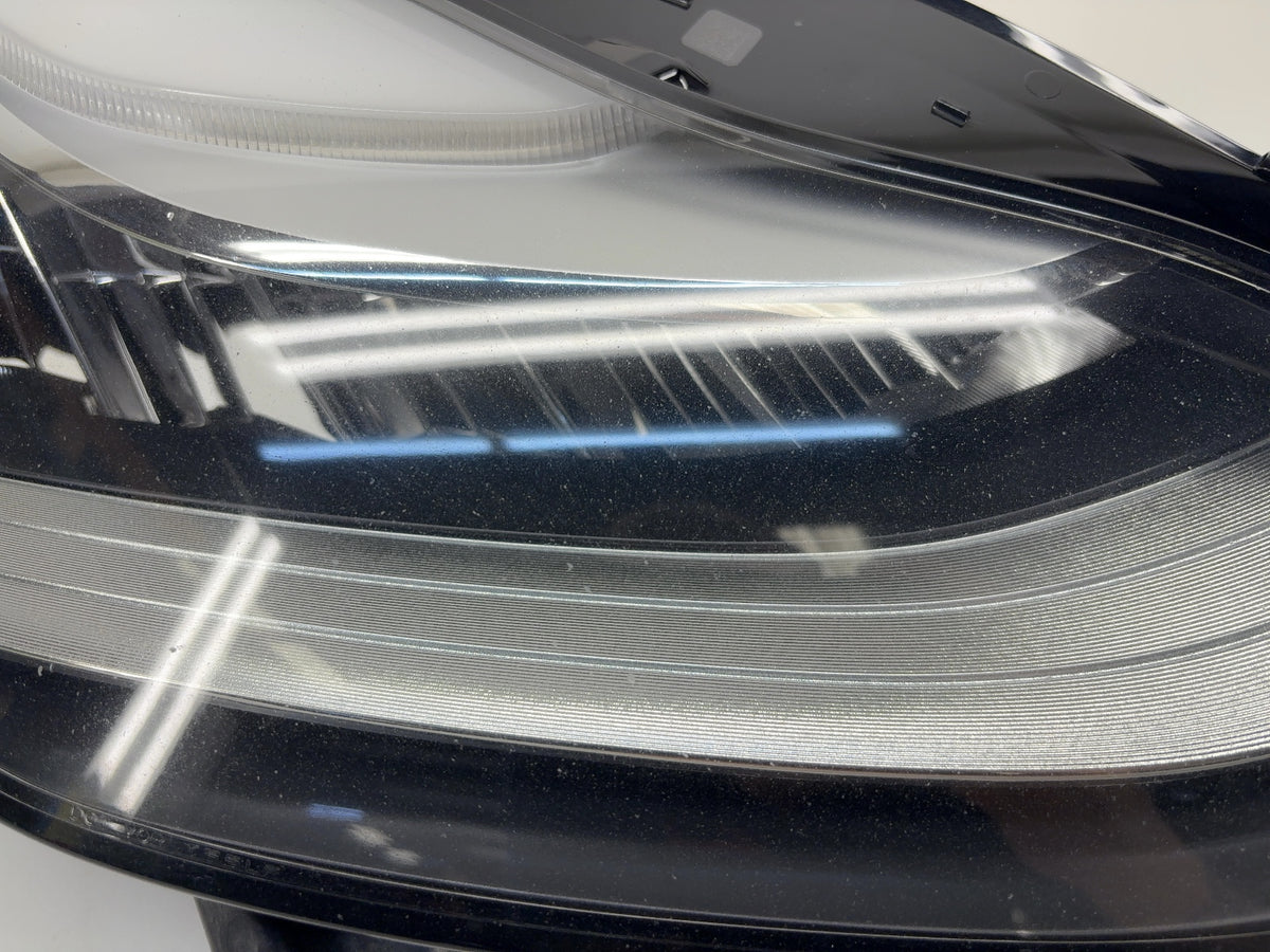 2018-2019 Tesla Model 3 Right Headlamp 1077372-10-I
