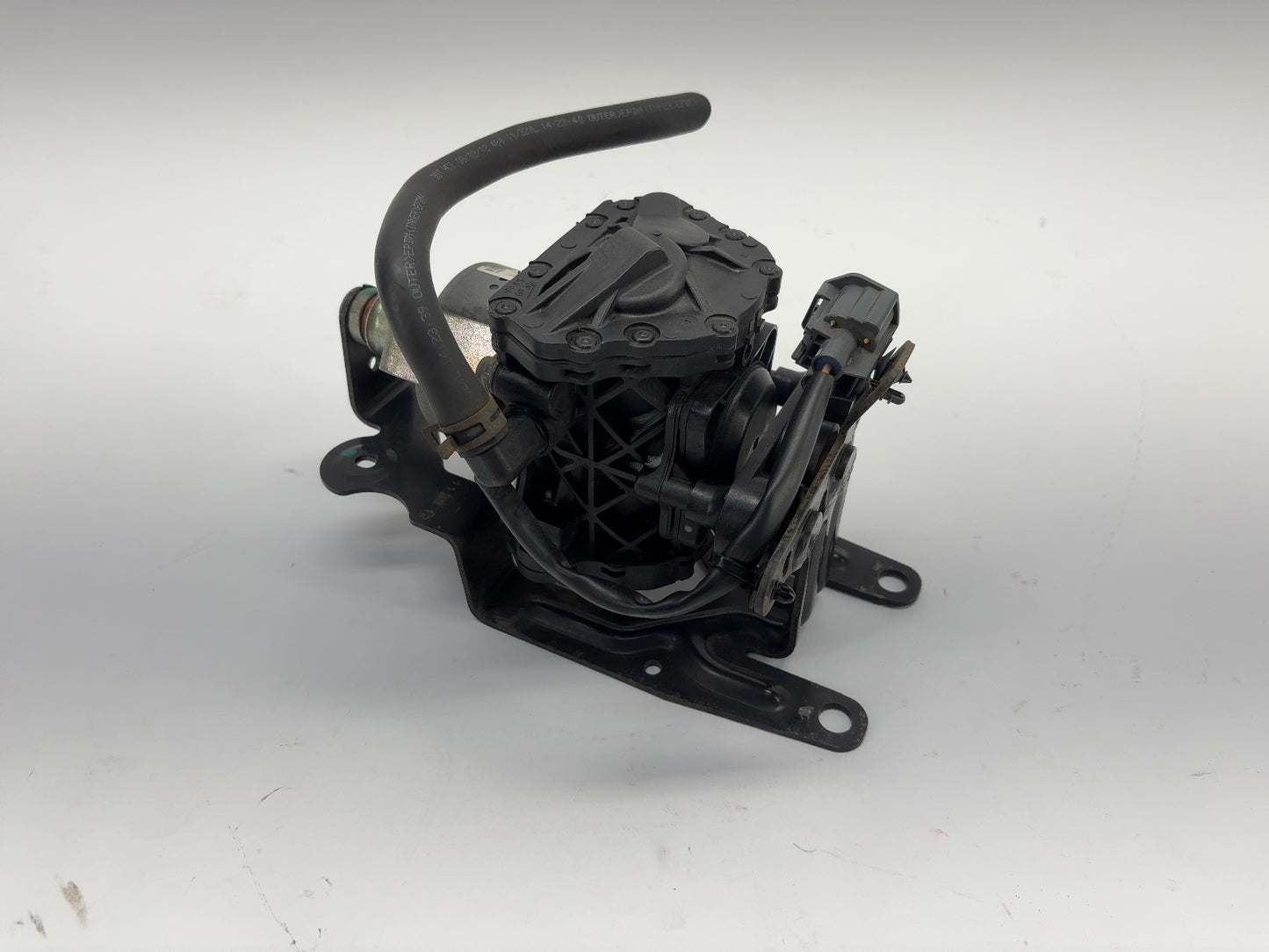 2013 Tesla Model S Brake Vacuum Pump 6006359-00-A