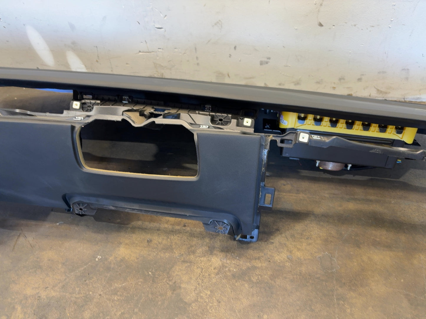 2020-2025 Tesla Model Y Dash Panel With Airbag 1077823-00-G