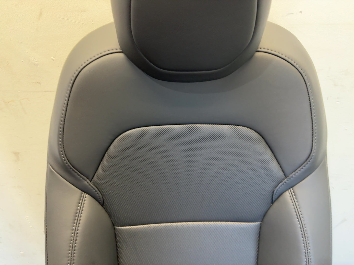 2026 Tesla Model Y Juniper Front Right Seat Assembly 2700041-F1-A