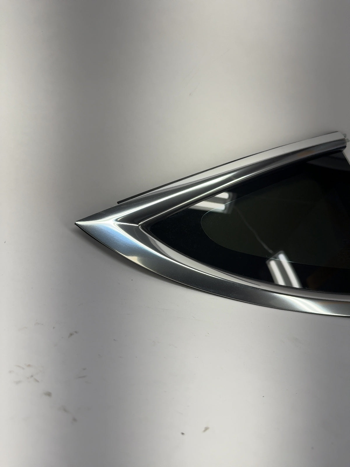 2018 Tesla Model 3 Rear Quarter Glass Right Chrome 1098758-00-F