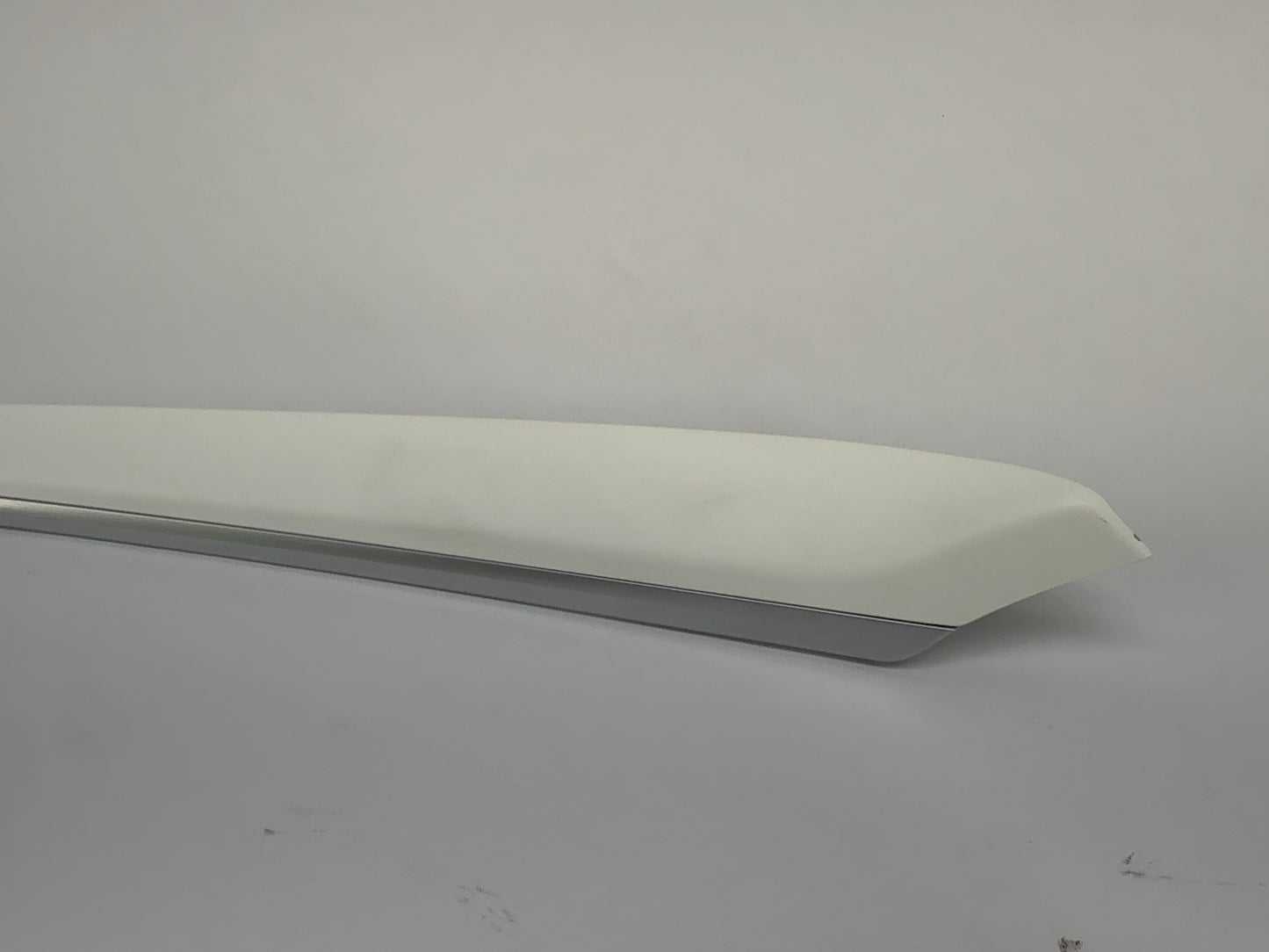 2024 Tesla Model Y Front Left Door Trim White 1803118-00-B