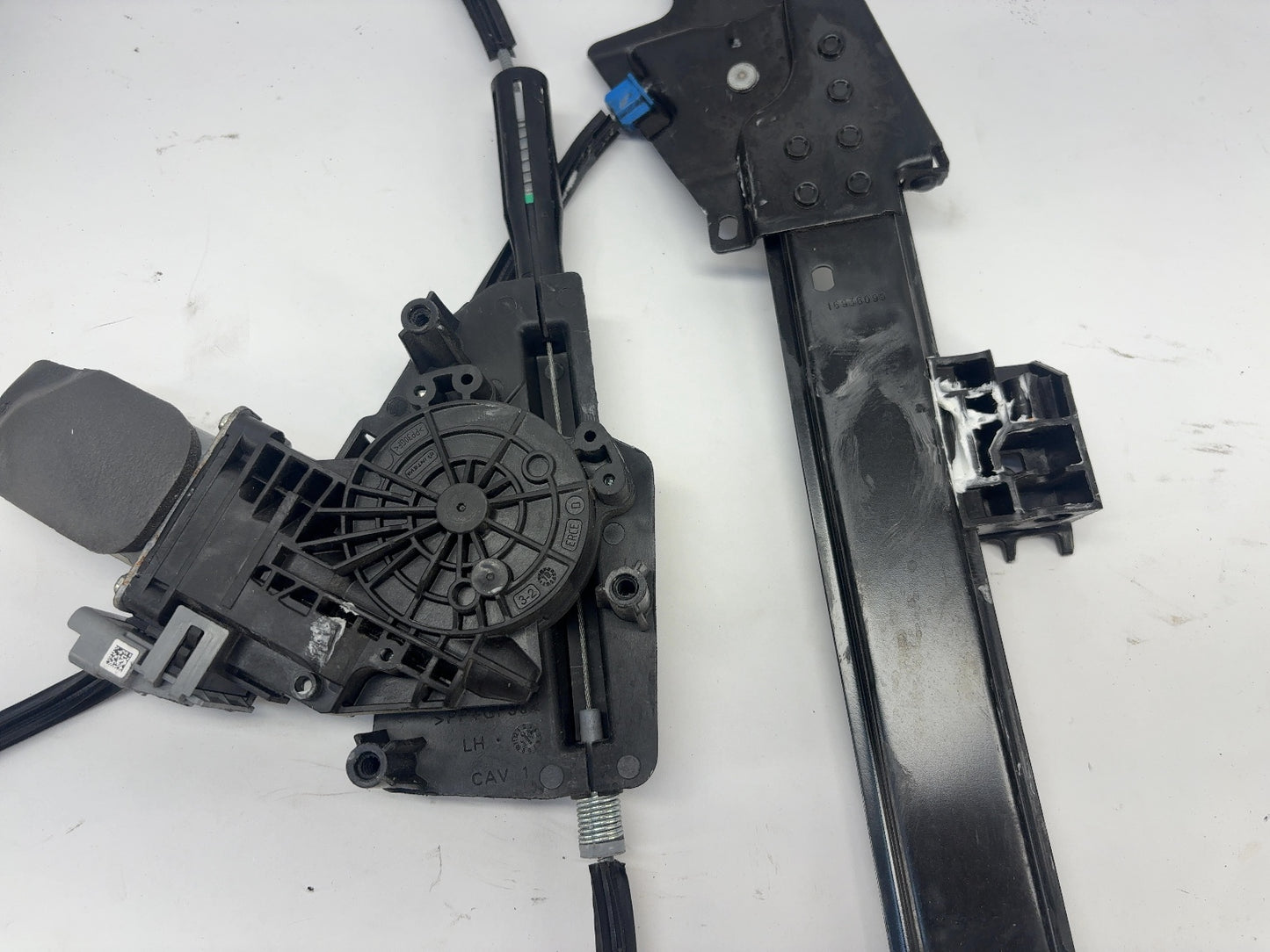 2019 Tesla Model S Regulator Rear Door Left 6006334-99-L