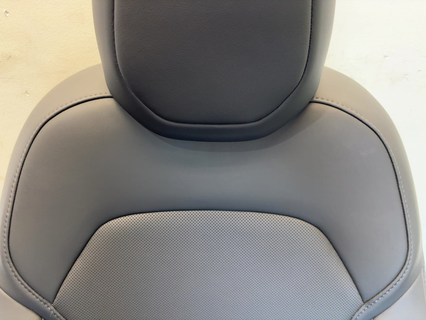 2026 Tesla Model 3 Highland Front Right Seat Assembly 2700990-00-A