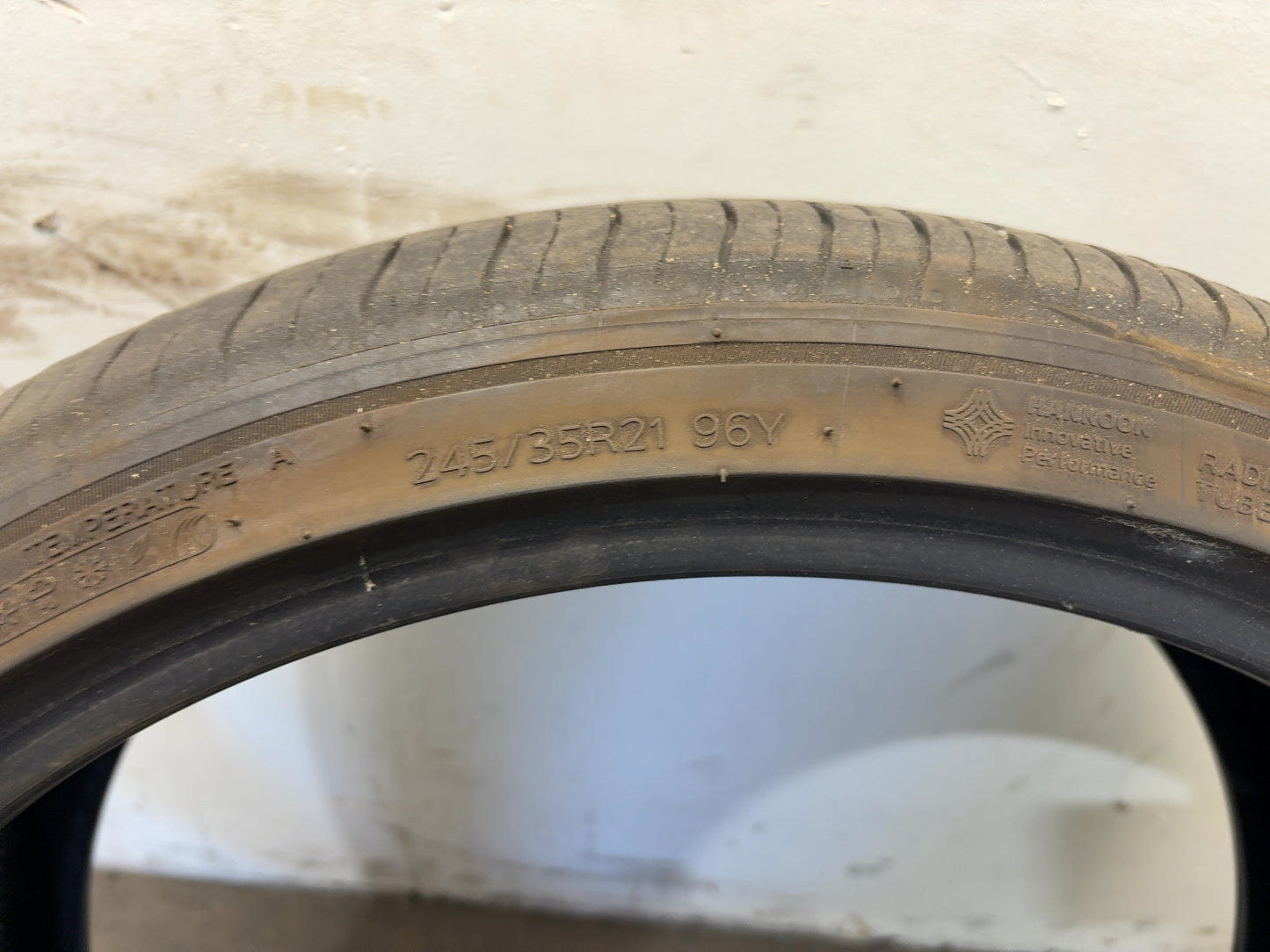 2025 Tesla Model Y Hankook Ion Evo As 245/35r21 96y Tire 2188269-11-A