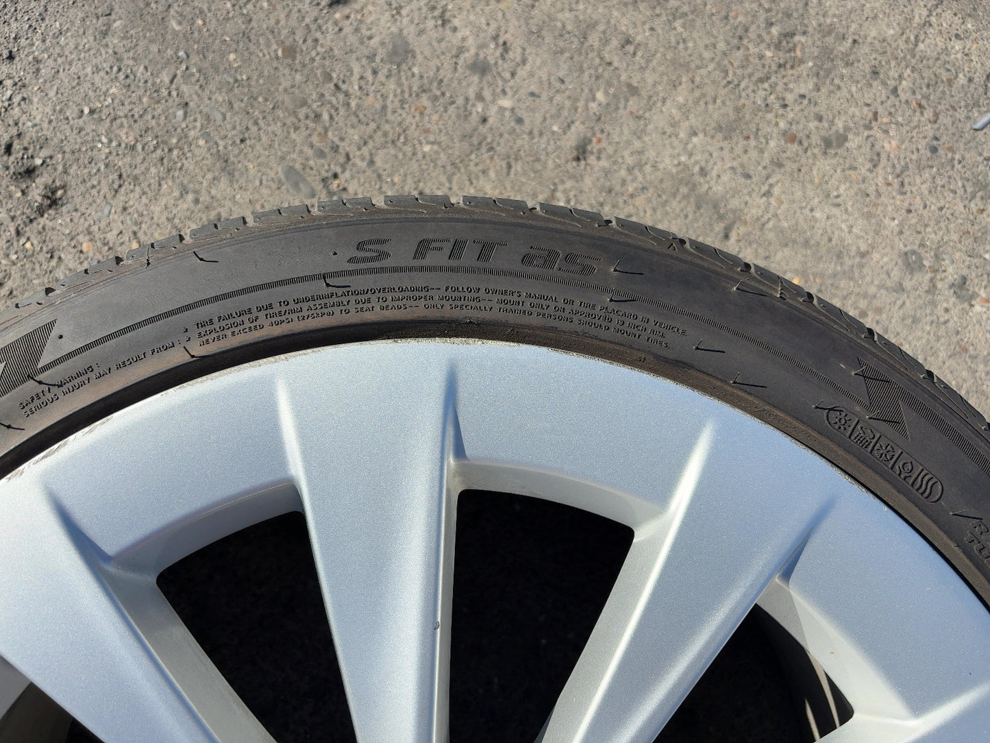2017-2023 Tesla Model 3 Laufenn - S Fit A/s 235/40r19 Wheel 1234264-00-A