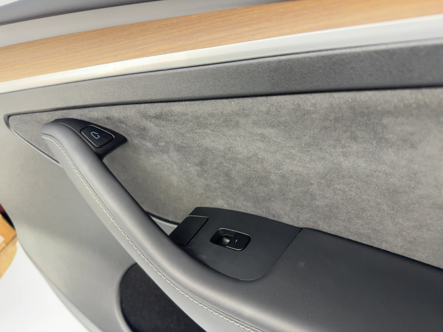 2023-2025 Tesla Model Y Front Right Door Panel 1997295-00-E