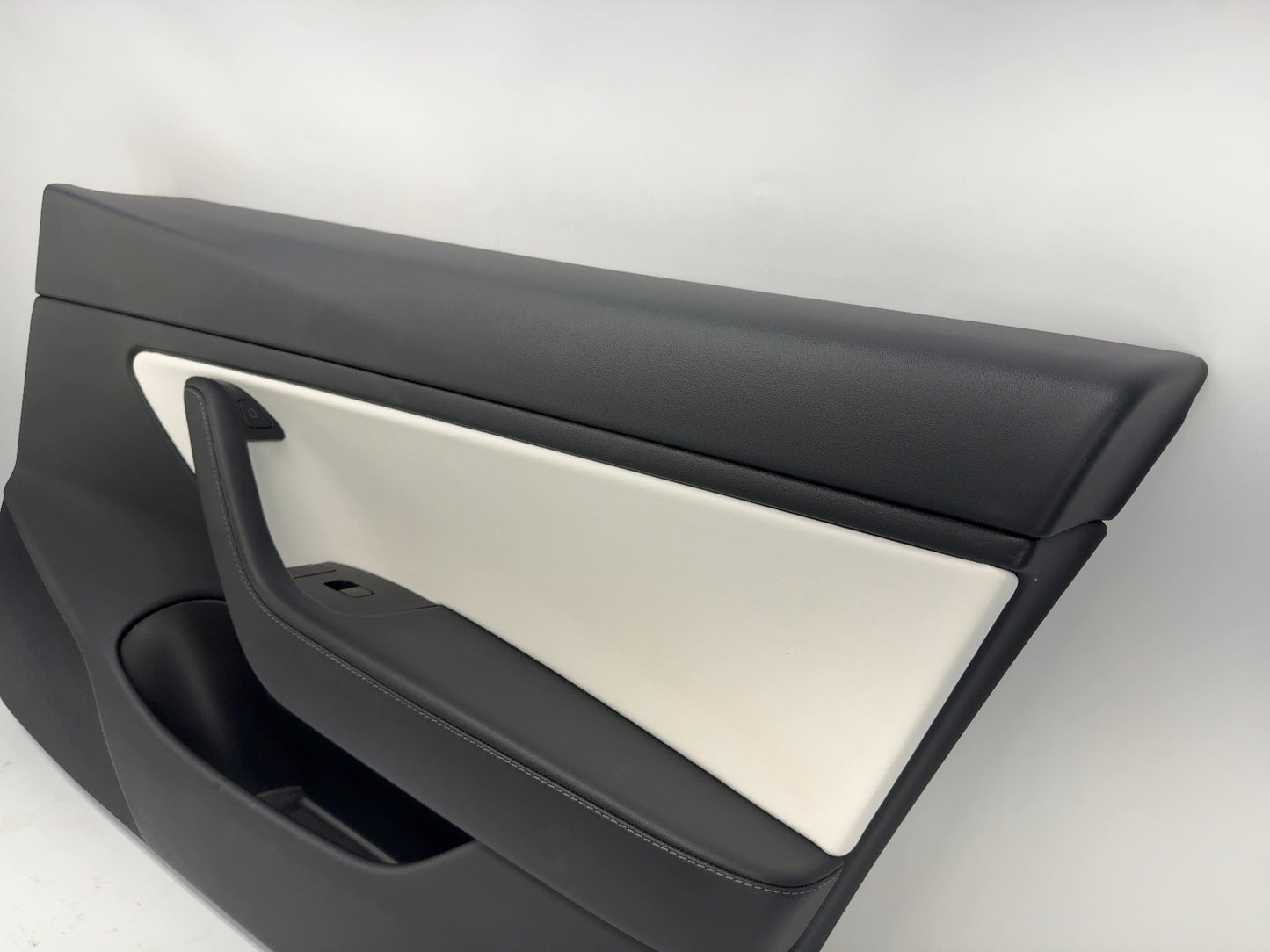 2021 Tesla Model 3 Front Right Door Panel White Trim 1090411-04-M
