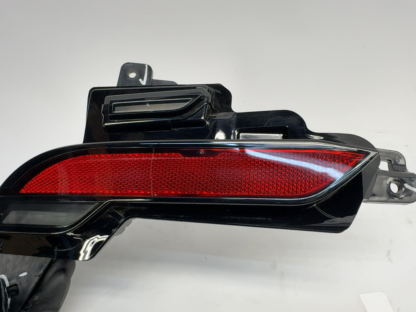 2025-2026 Tesla Model Y Juniper Rear Left Bumper Light 1979444-10-D