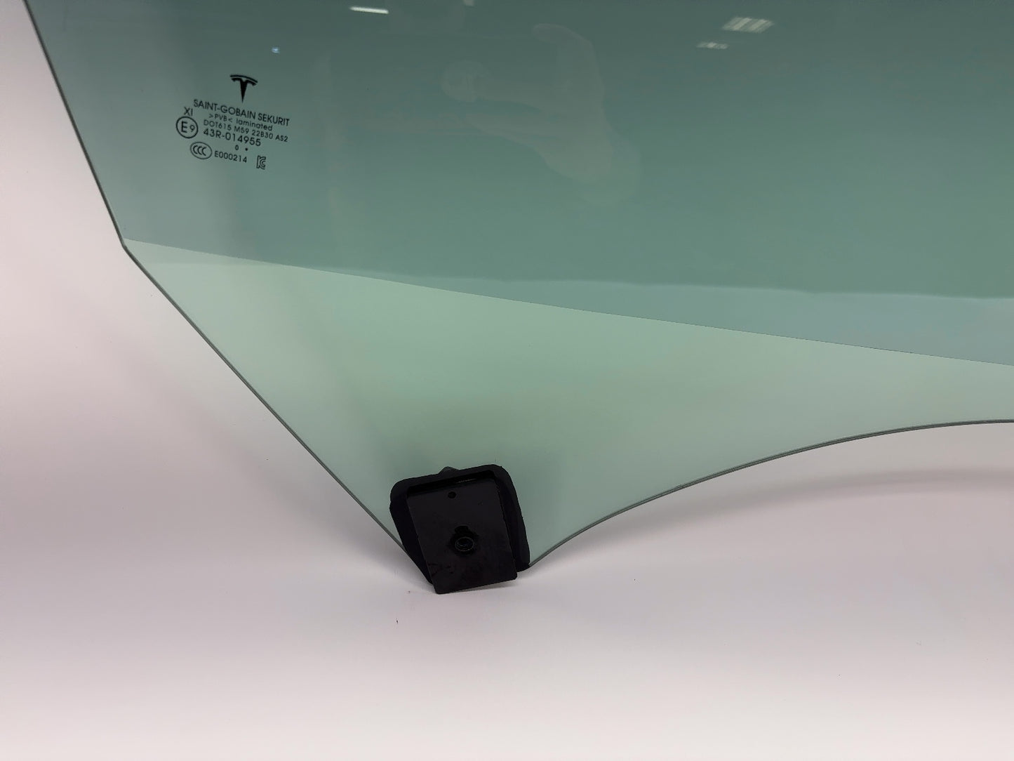 2021 Tesla Model 3 Front Right Door Glass Laminated Note 1568569-00-B