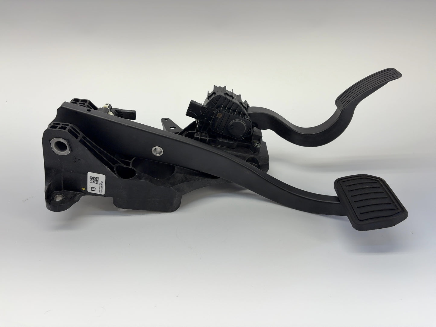 2026 Tesla Model Y Juniper Brake Pedal With Accelerator 2188692-00-B