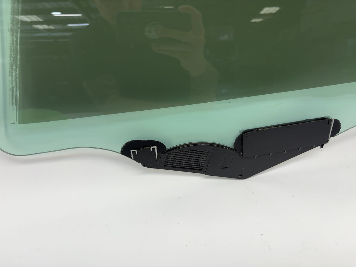 2021 Tesla Model Y Front Left Door Glass Laminated Note 1582616-99-A