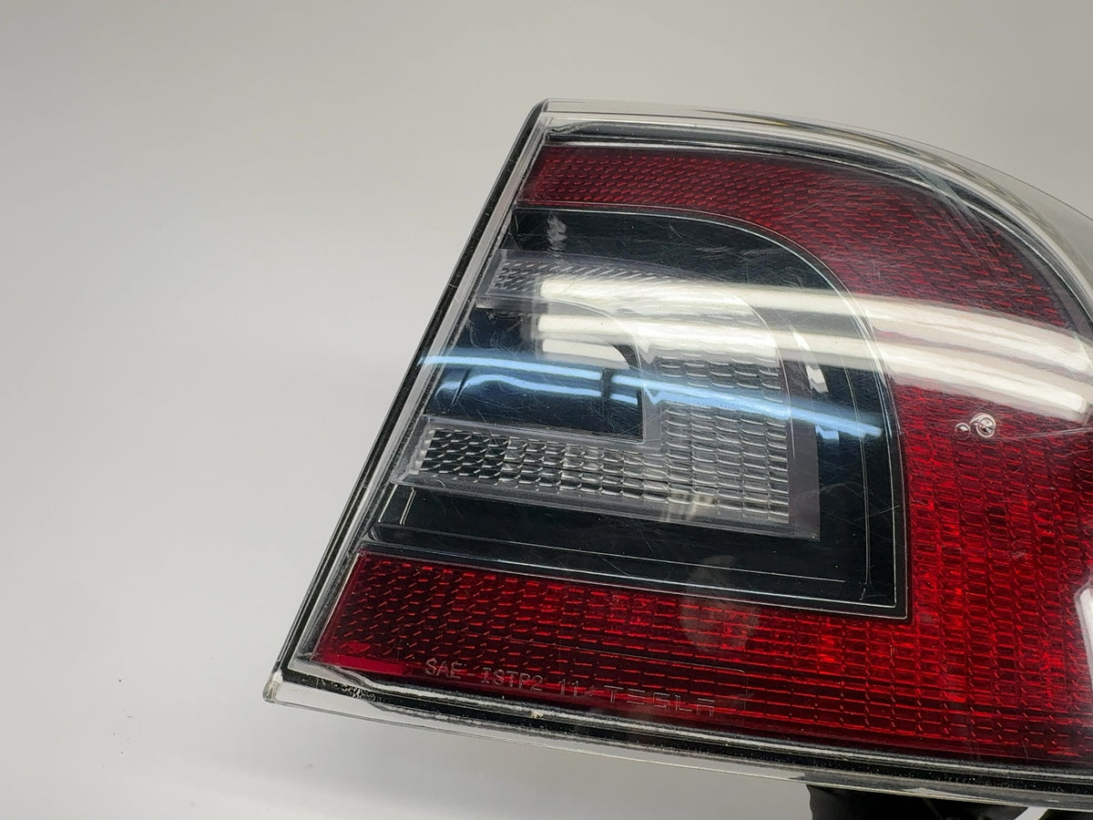 2015 Tesla Model S Right Tail Lamp 6005919-00-D