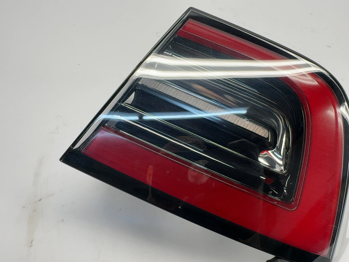 2021-2025 Tesla Model 3 Right Tail Lamp Quarter Mounted Global 1502087-00-D