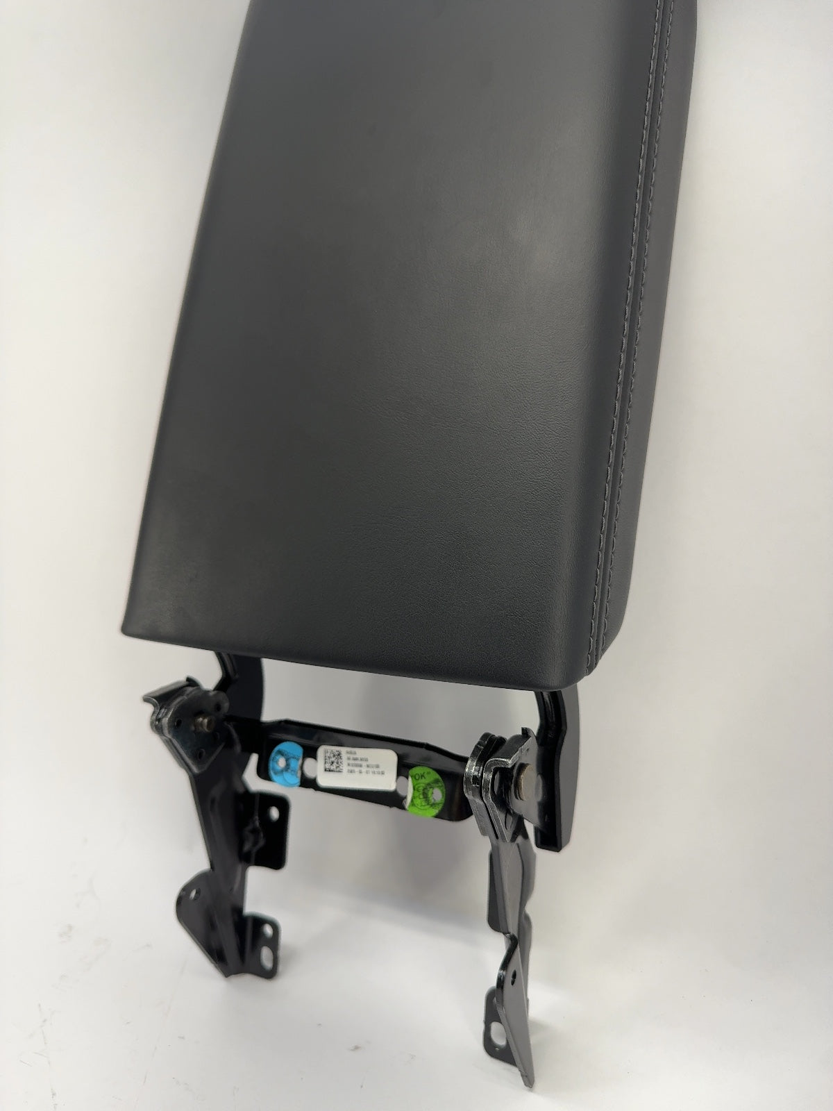 2025-2026 Tesla Model 3 Highland Console Armrest 1878977-24-D