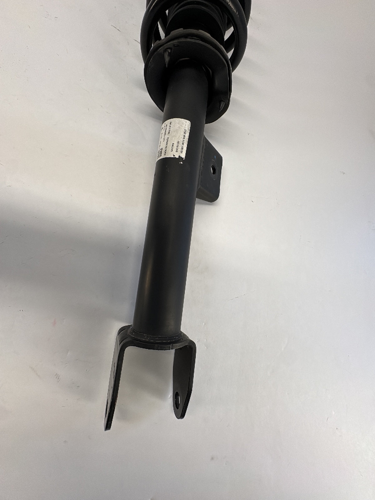 2021 Tesla Model Y Front Right Strut Absorber 1188369-00-B