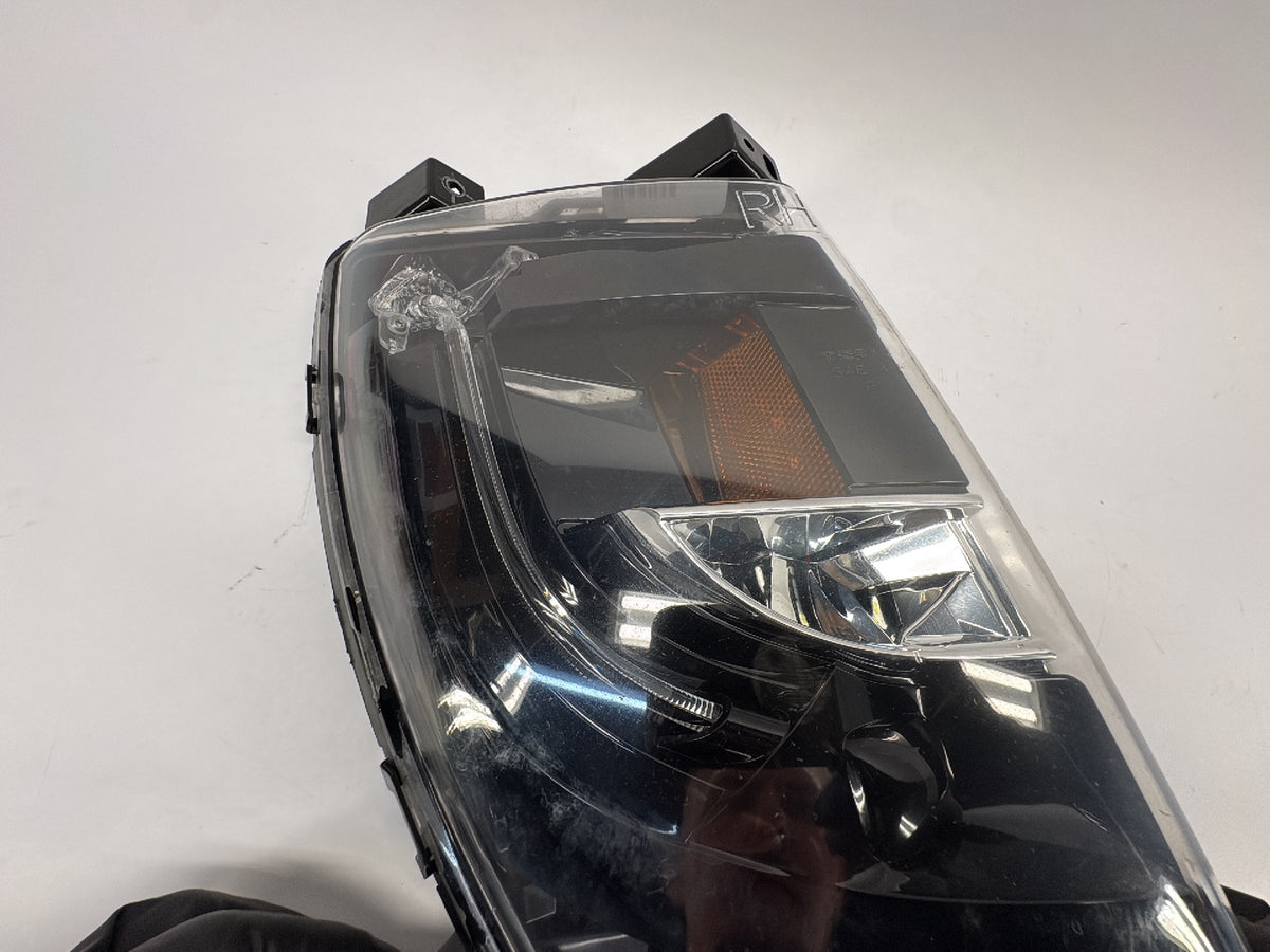 2013 Tesla Model S Lamp Front Cornering Right 1024017-00-A