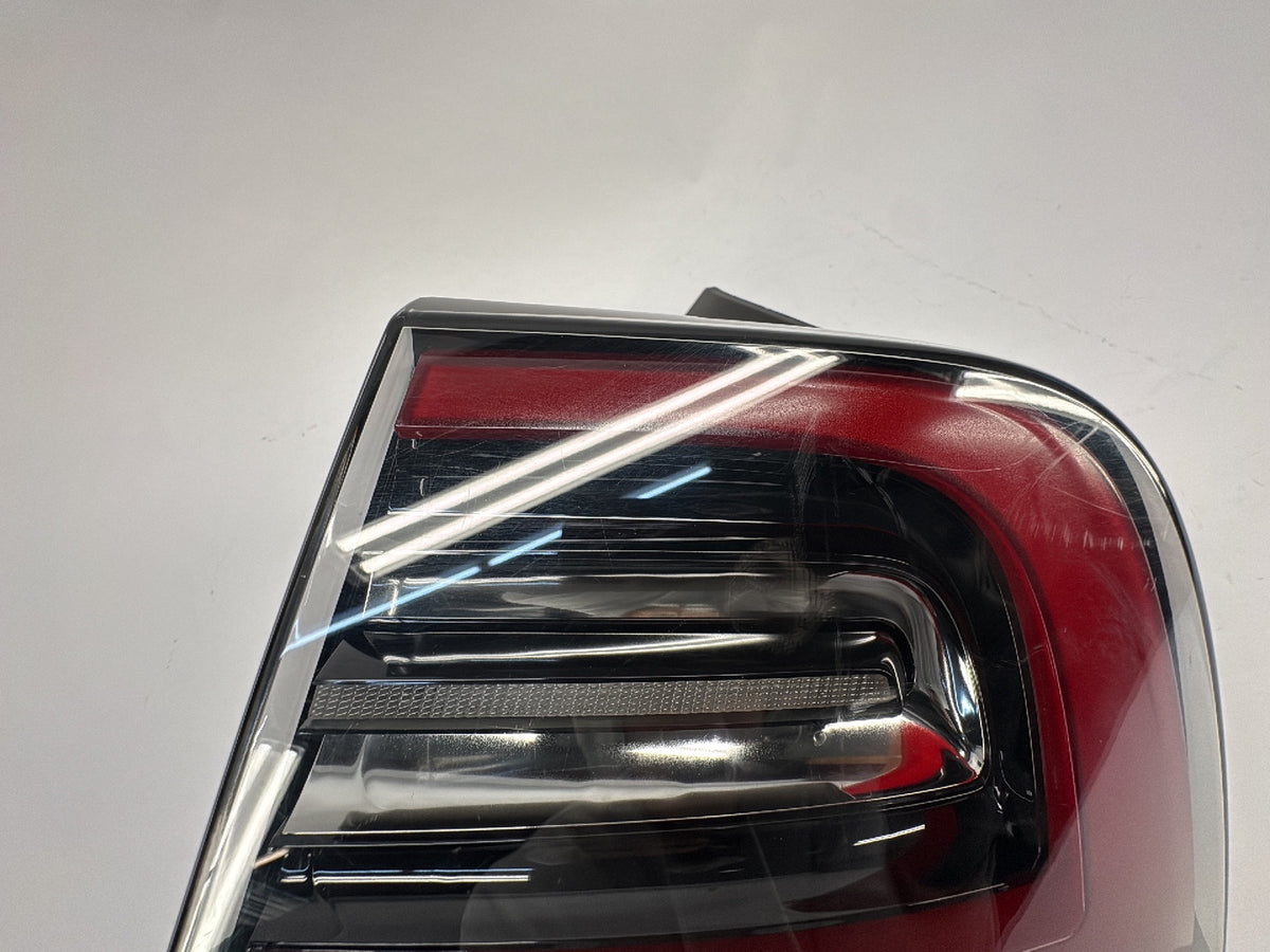 2021-2025 Tesla Model Y Tail Lamp Rear Bodyside Global Right 1502087-00-D