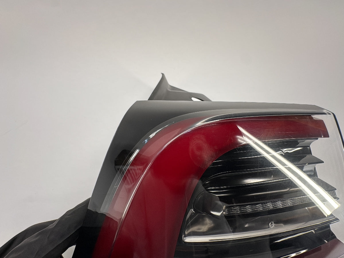 2020 Tesla Model 3 Tail Lamp Rear Bodyside Left 1077397-99-G