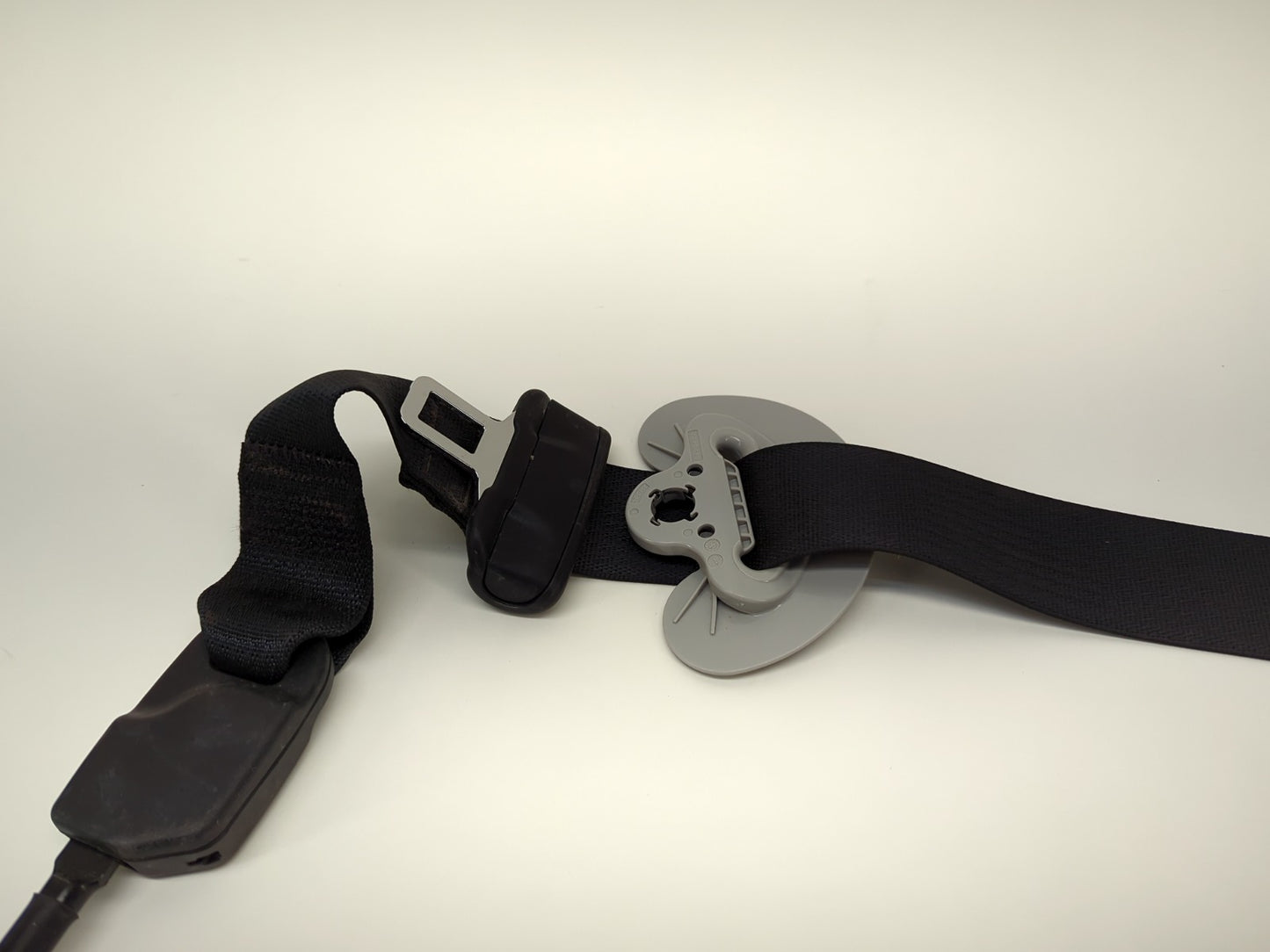 2023-2025 Tesla Model Y Front Left Seat Belt w Prentensioner 1493782-01-D