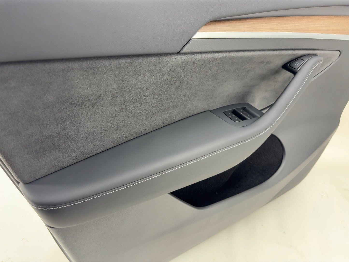 2022-2025 Tesla Model 3 Front Right Door Panel 1803120-00-B