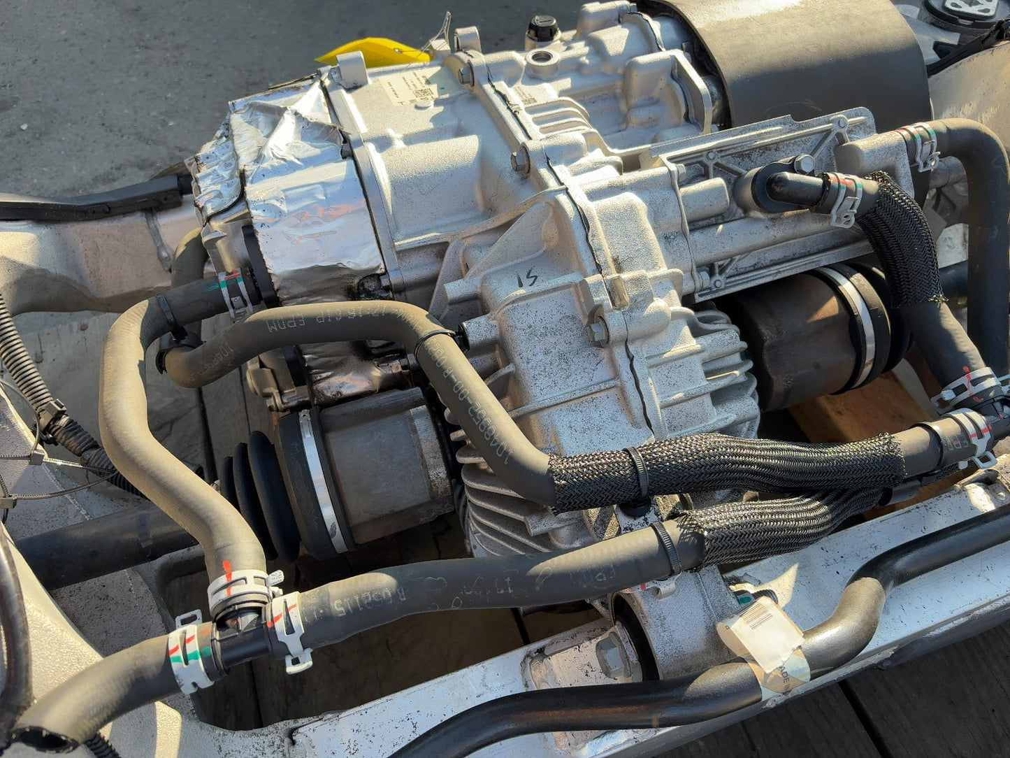 2015 Tesla Model S Rear Drive Unit Small 1037000-00-F