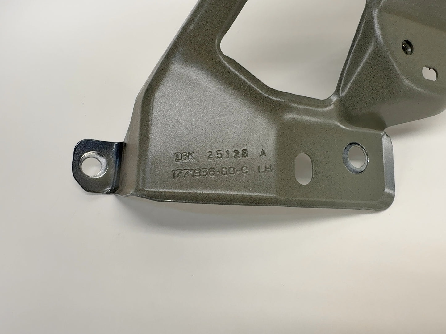 2025 Tesla Model 3 Highland Front Left Fender Support Bracket 1771936-00-D